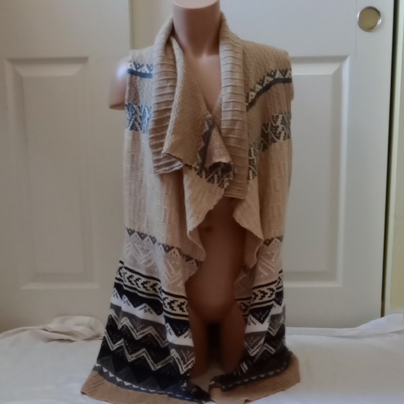 G.H. Bass & Co. Sweaters - G.H. Bass & Co. Beige Knit Cardigan, Medium